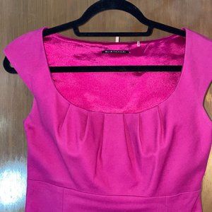 Elie Tahari Fuscia lined Sheath Dress with pleated scoop neck - Sz 6